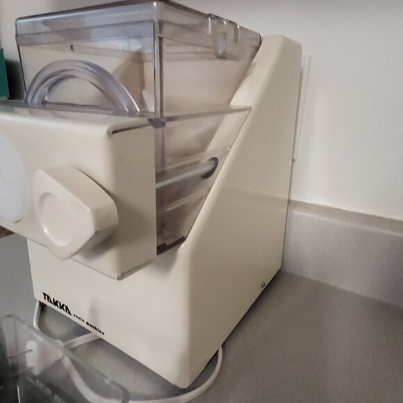 TAKKA Pasta and Dough Machine - Picture 8 of 8